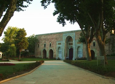 Way to the Topkap&#305; Palace