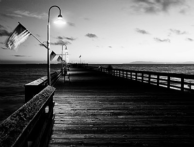 The Pier in b/w