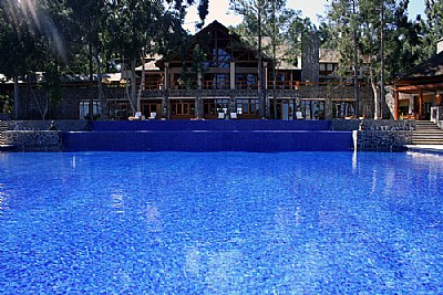 Pool & Hotel
