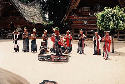 Sumatra dance
