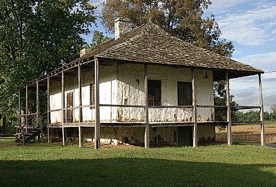 1700s  Colonial House