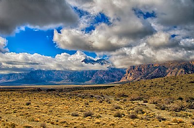 Hanging clouds in Red Rock Nevada