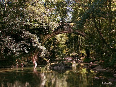 The stone bridge - El Puente de Piedra