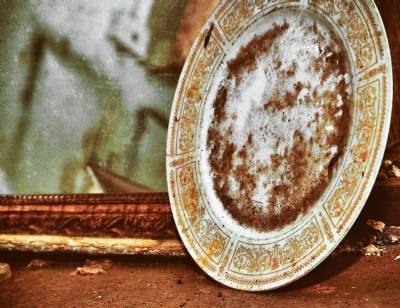 Plate and mirror