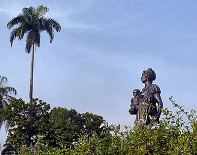 The statue and the palmtree
