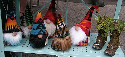 TROLLS
