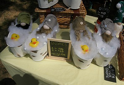 GNOMES BATHING
