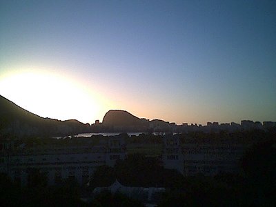 O sol nascente no Rio de Janeiro