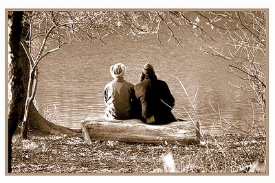 pareja en el lago