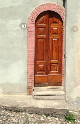 Una porta a Castel Arquato